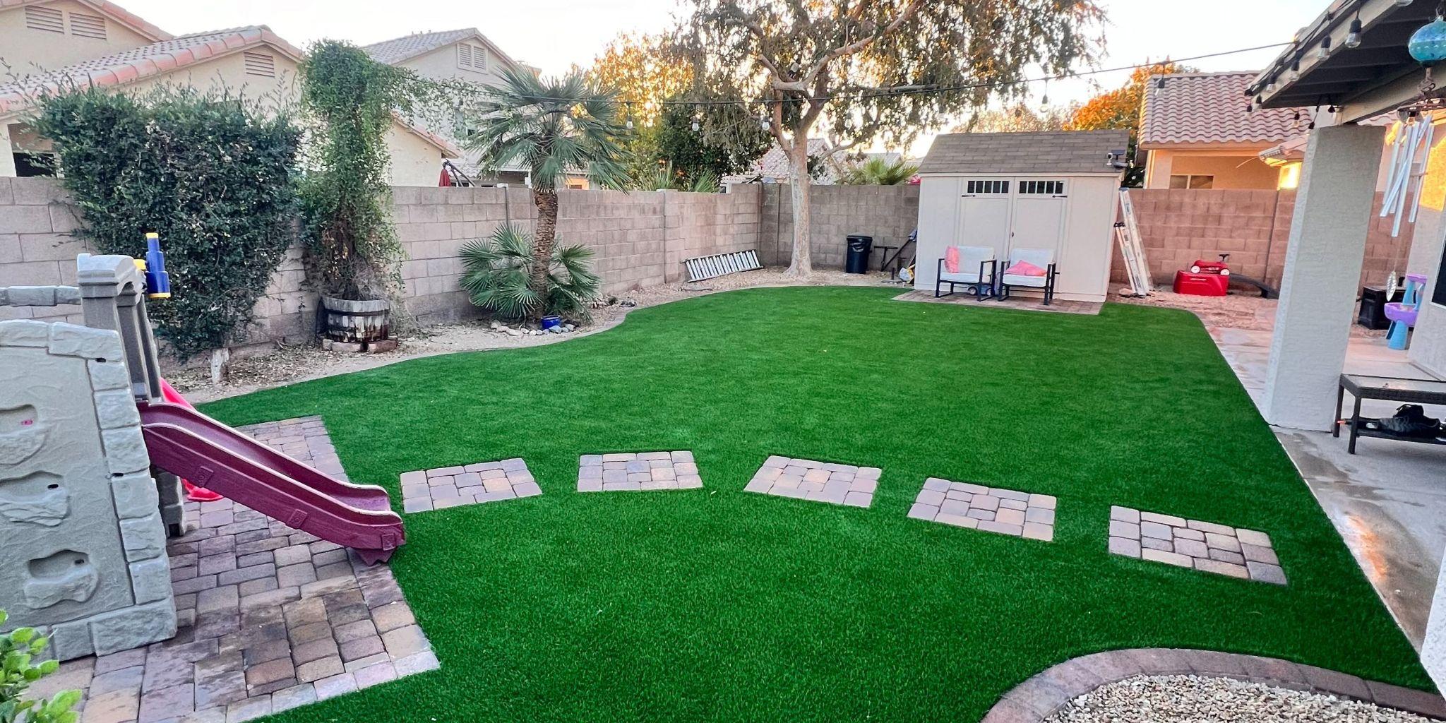 how-artificial-grass-makes-holiday-hosting-easier