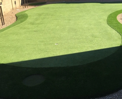 Backyard artificial turf putting green